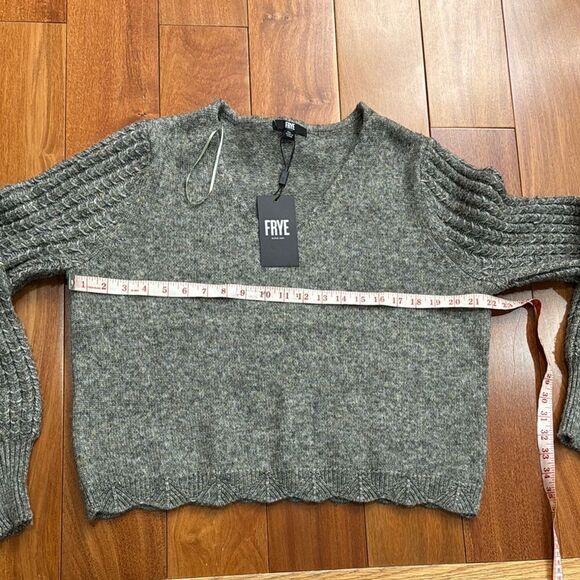 NWT Frye Gray V-Neck Sweater with Long Sleeves in size XL. - Picture 7 of 8